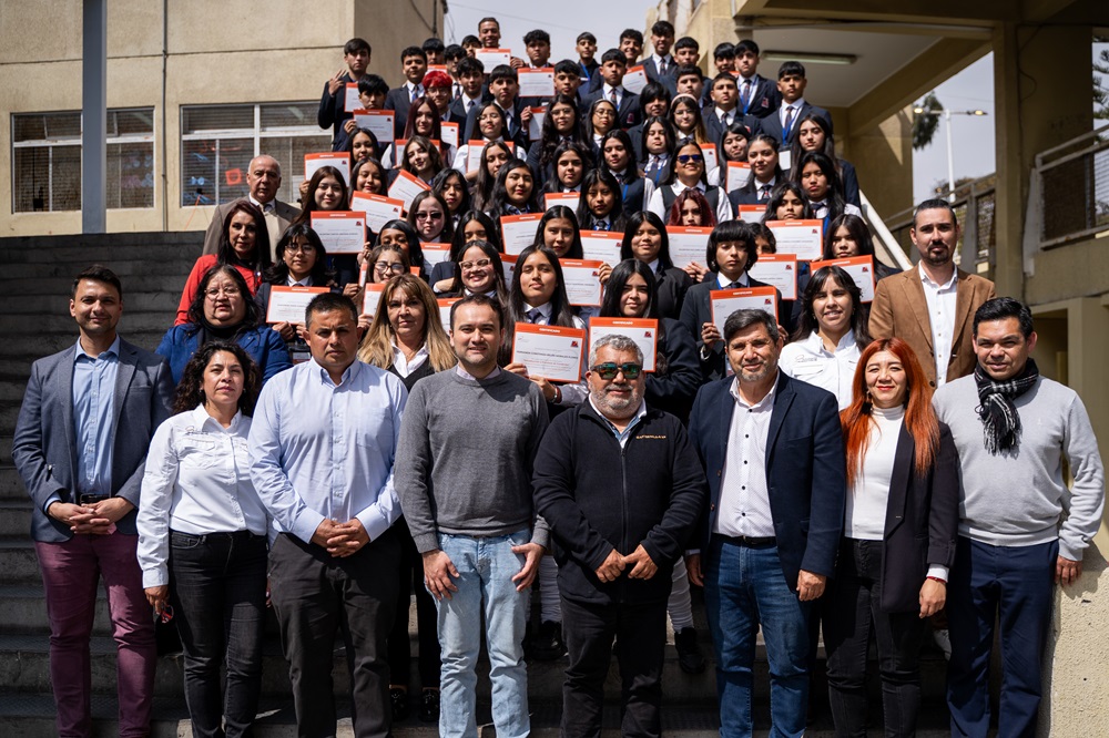 Altonorte y Liceo Industrial renuevan compromiso para potenciar a las futuras generaciones